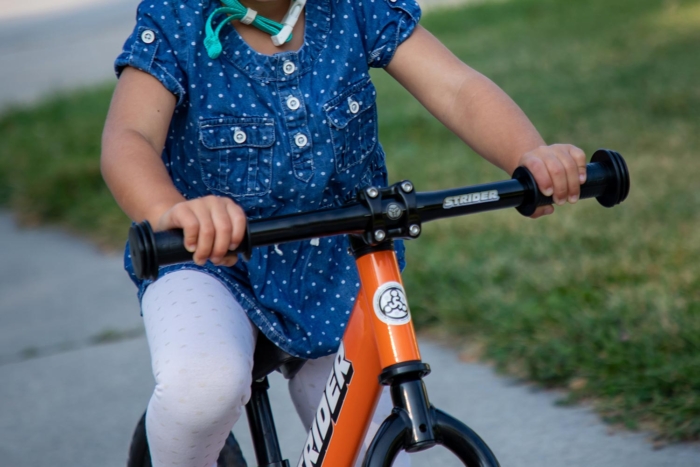 STRIDER ALUMINUM FLAT HANDLEBAR WITH GRIPS - Image 2