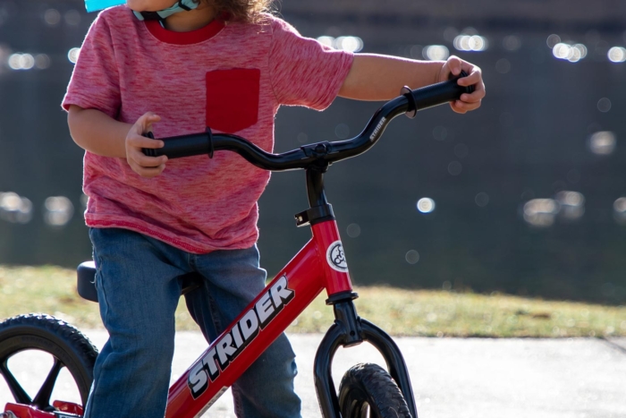 STRIDER ALUMINUM RISER HANDLEBAR WITH GRIPS - Image 2
